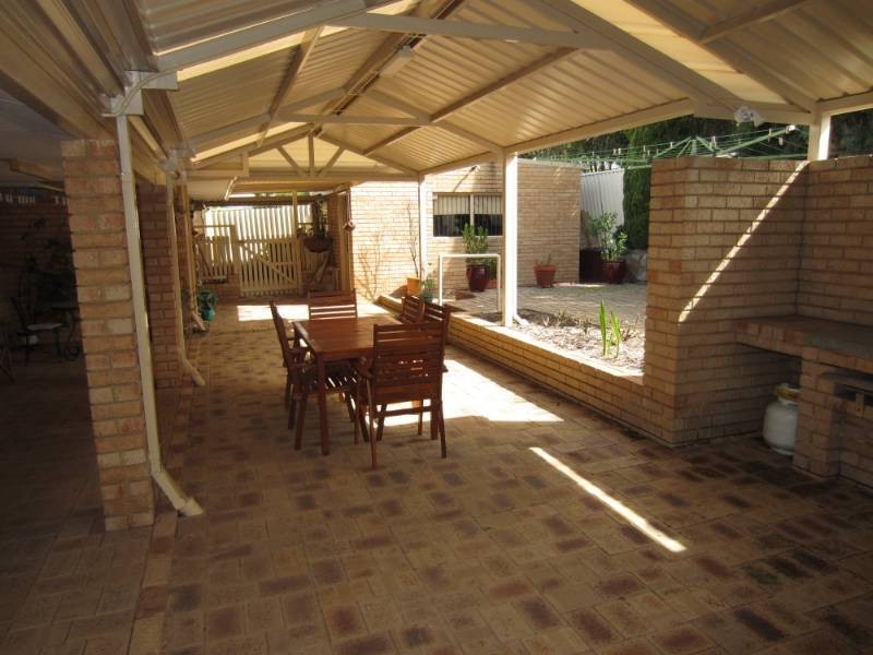 19 Ackmar Way, Swan View WA 6056