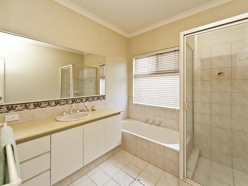 39 Cupello Drive, Swan View WA 6056