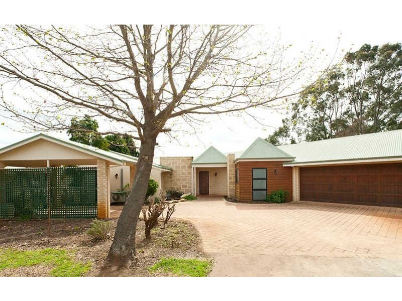7 Baker St, Hazelmere WA 6055