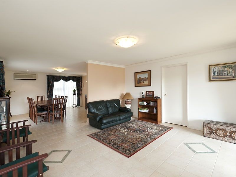 7 Baker St, Hazelmere WA 6055