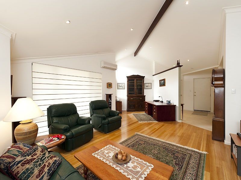 7 Baker St, Hazelmere WA 6055