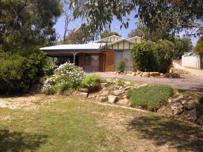 5 Marloo Rd, Greenmount WA 6056