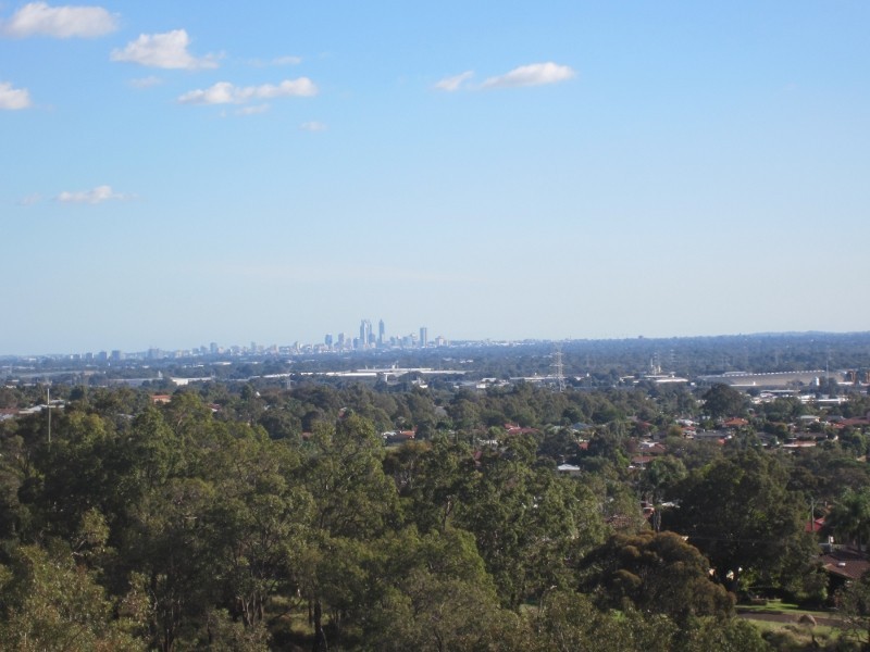 2 Malone Rd, Swan View WA 6056