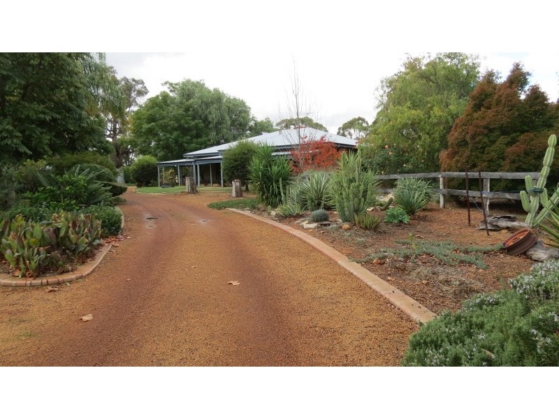 41 Hargraves Cres, Gidgegannup WA 6083