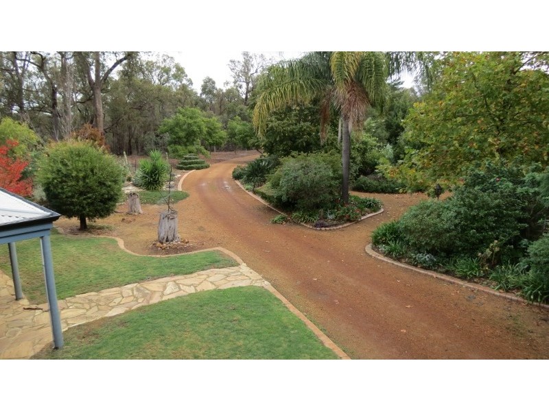 41 Hargraves Cres, Gidgegannup WA 6083