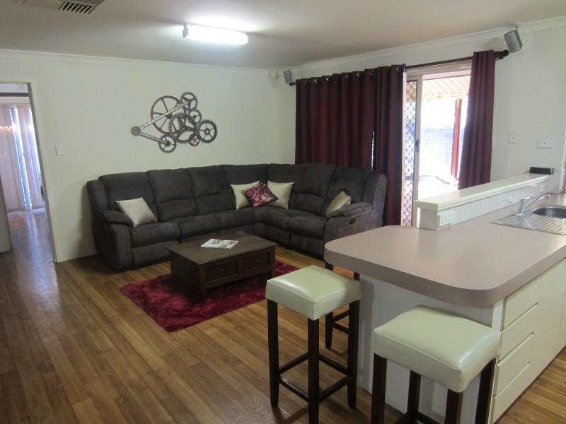 19 Wilgie Gdns, Swan View WA 6056