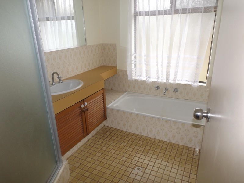 15 Meagher Way, Beechboro WA 6063