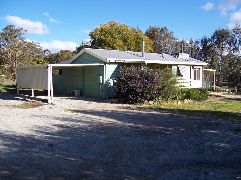 16A Berry Brow Road, Bakers Hill WA 6562