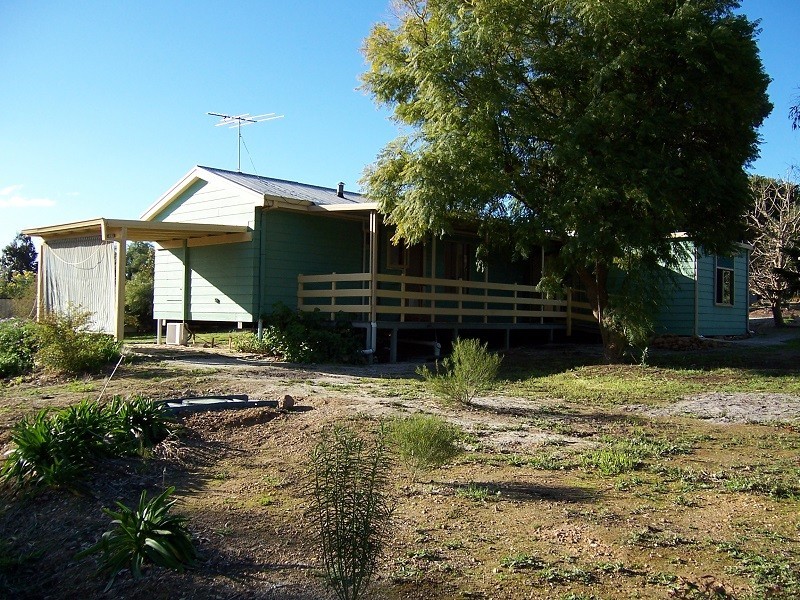 16A Berry Brow Road, Bakers Hill WA 6562