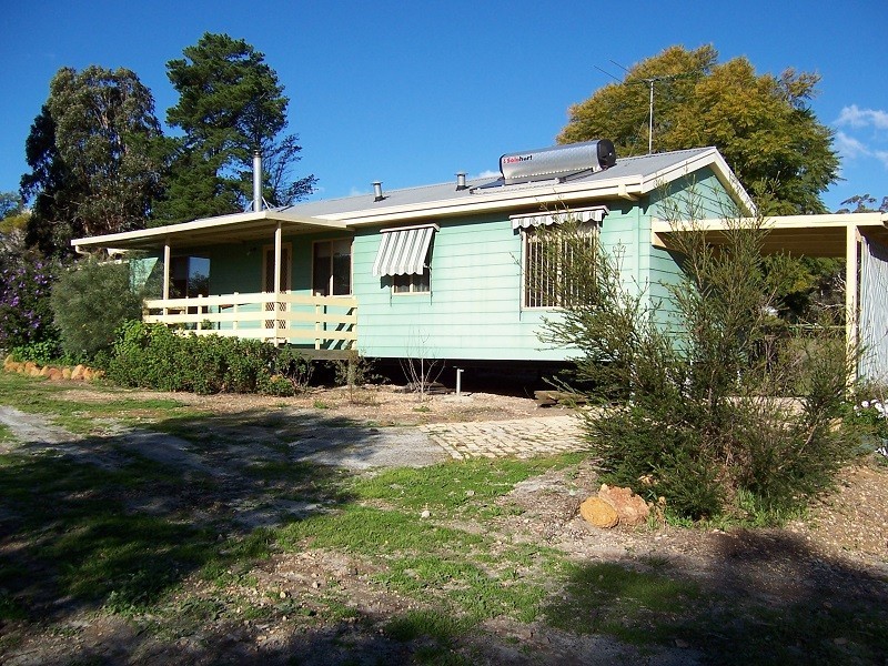 16A Berry Brow Road, Bakers Hill WA 6562