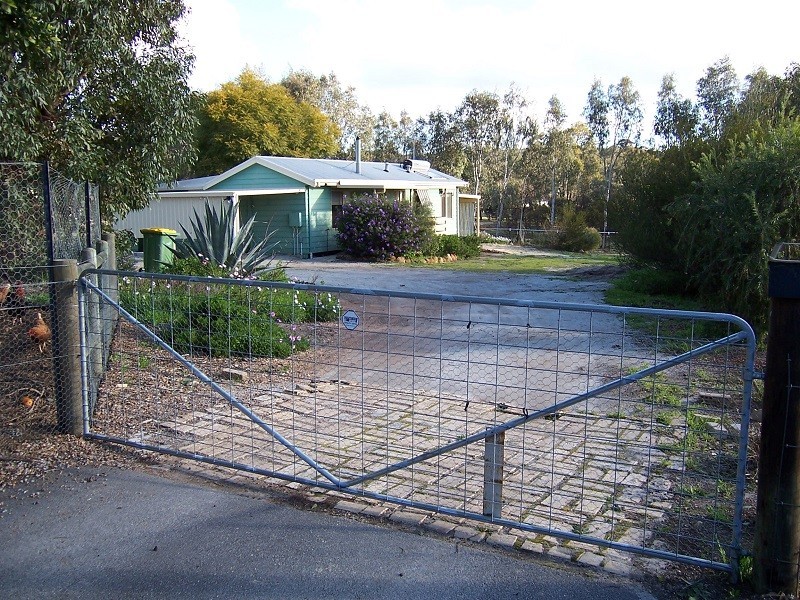 16A Berry Brow Road, Bakers Hill WA 6562