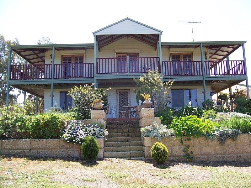 70 Almond Ave, Bakers Hill WA 6562