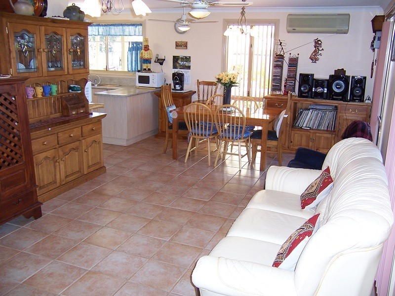 70 Almond Ave, Bakers Hill WA 6562