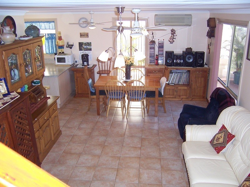 70 Almond Ave, Bakers Hill WA 6562