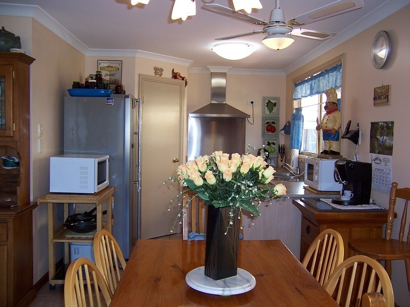 70 Almond Ave, Bakers Hill WA 6562