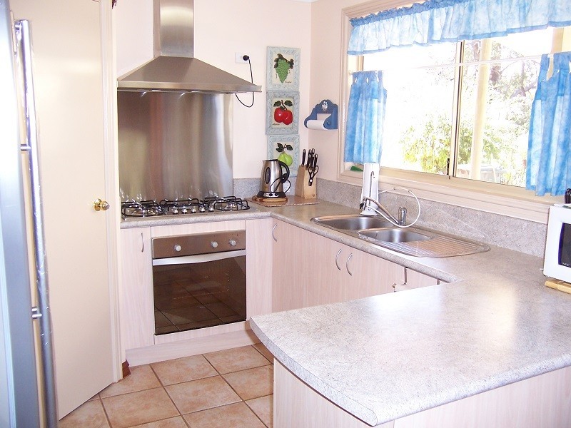 70 Almond Ave, Bakers Hill WA 6562