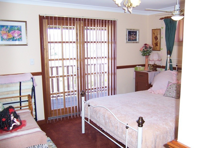 70 Almond Ave, Bakers Hill WA 6562