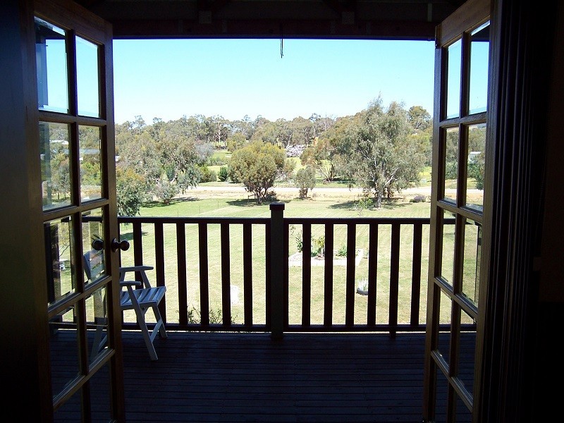 70 Almond Ave, Bakers Hill WA 6562