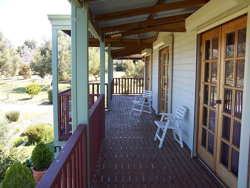 70 Almond Ave, Bakers Hill WA 6562