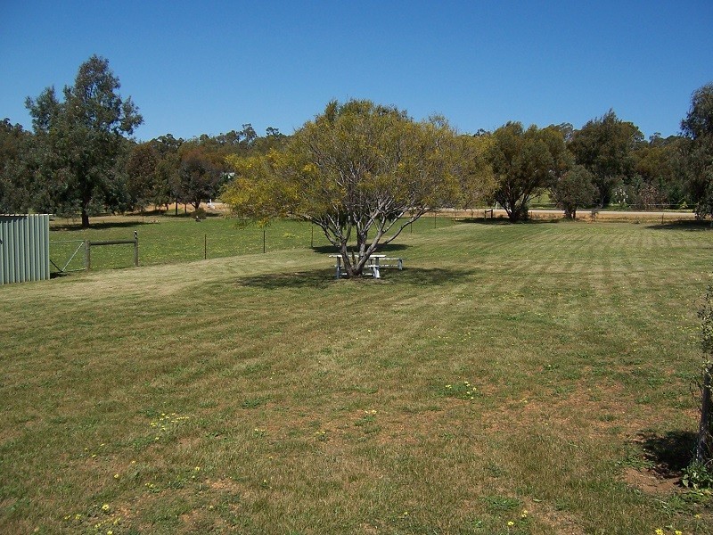 70 Almond Ave, Bakers Hill WA 6562