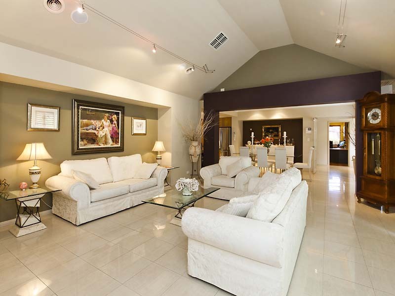 10 Brentwood Way, The Vines WA 6069