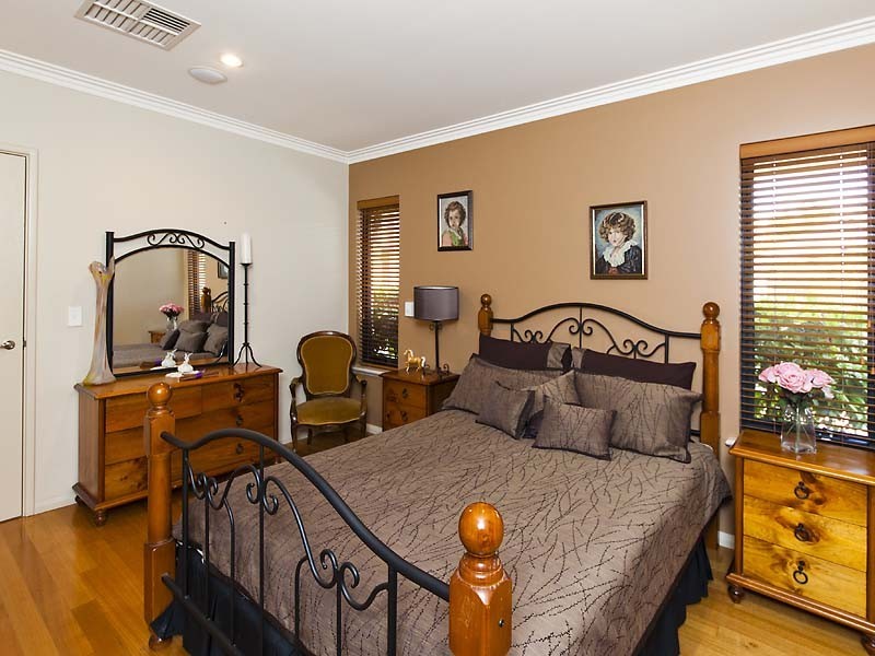 10 Brentwood Way, The Vines WA 6069