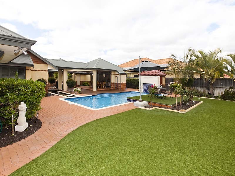 10 Brentwood Way, The Vines WA 6069