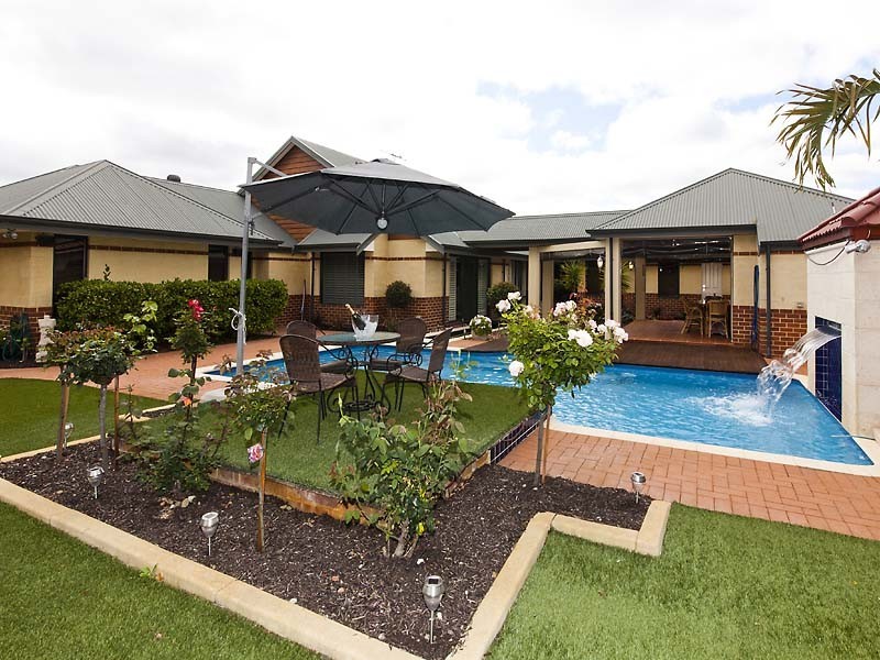 10 Brentwood Way, The Vines WA 6069