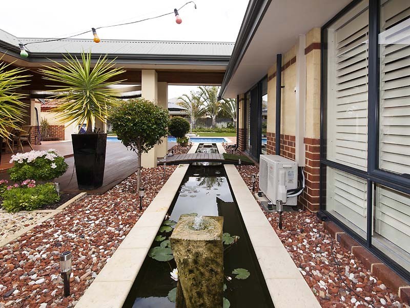 10 Brentwood Way, The Vines WA 6069