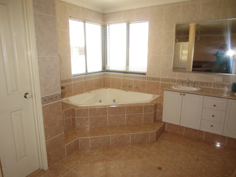 5 Weema Crt, Swan View WA 6056