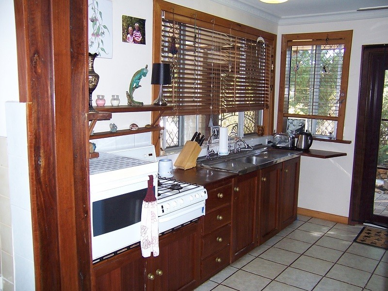 16 Berry Brow Road, Bakers Hill WA 6562