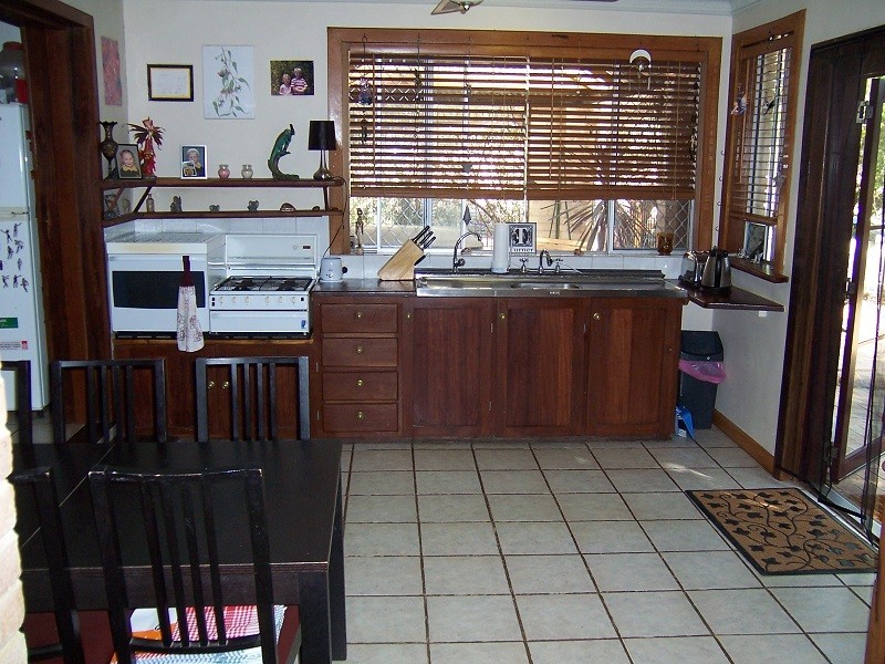 16 Berry Brow Road, Bakers Hill WA 6562