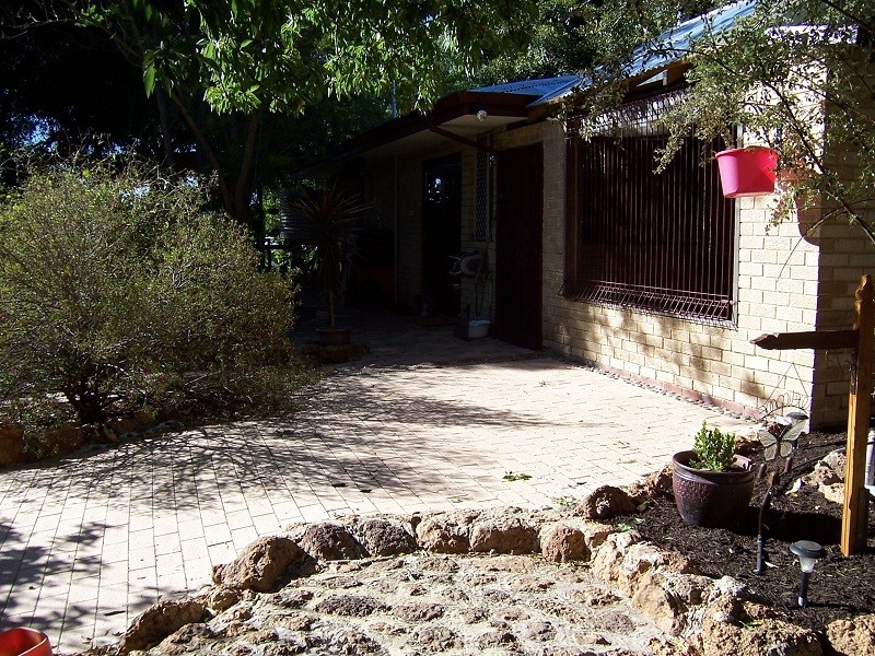 16 Berry Brow Road, Bakers Hill WA 6562