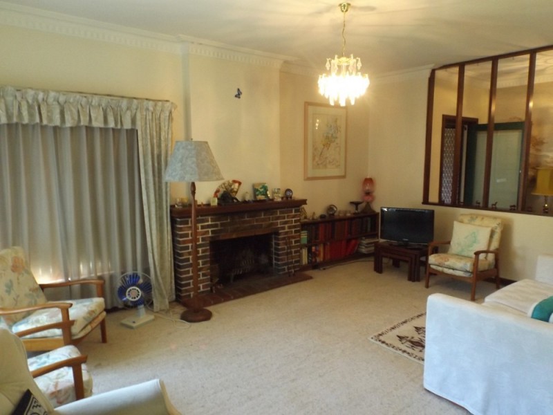 6 Gloucester Rd, Kalamunda WA 6076