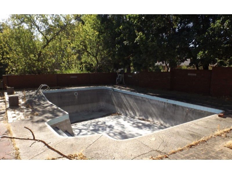 6 Gloucester Rd, Kalamunda WA 6076