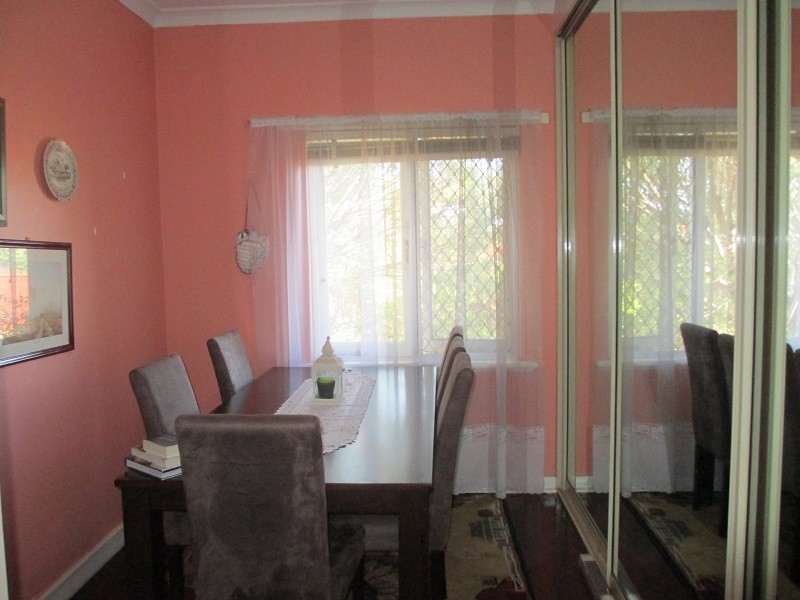 8 Clianthus Way, Koongamia WA 6056