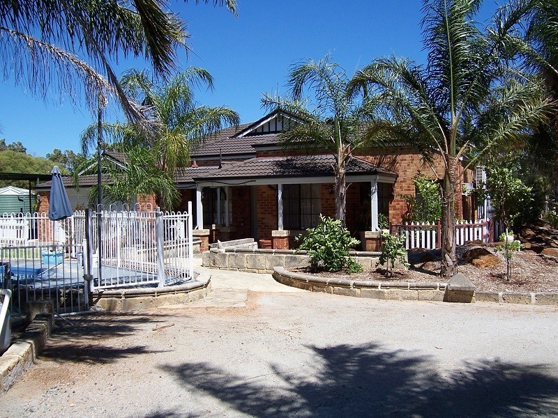 43 Warburton Ct, Byford WA 6122