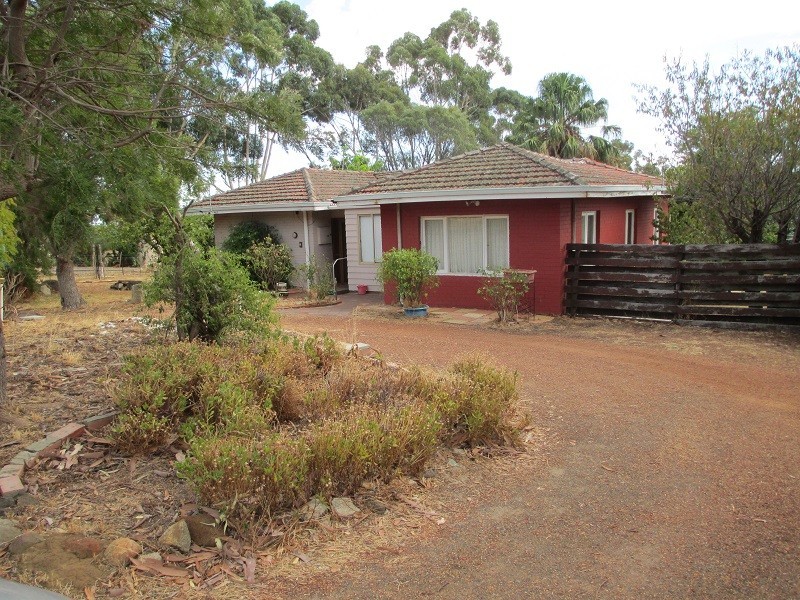 2 Marloo Rd, Greenmount WA 6056