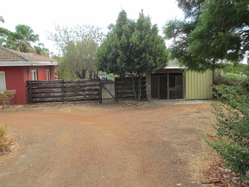 2 Marloo Rd, Greenmount WA 6056
