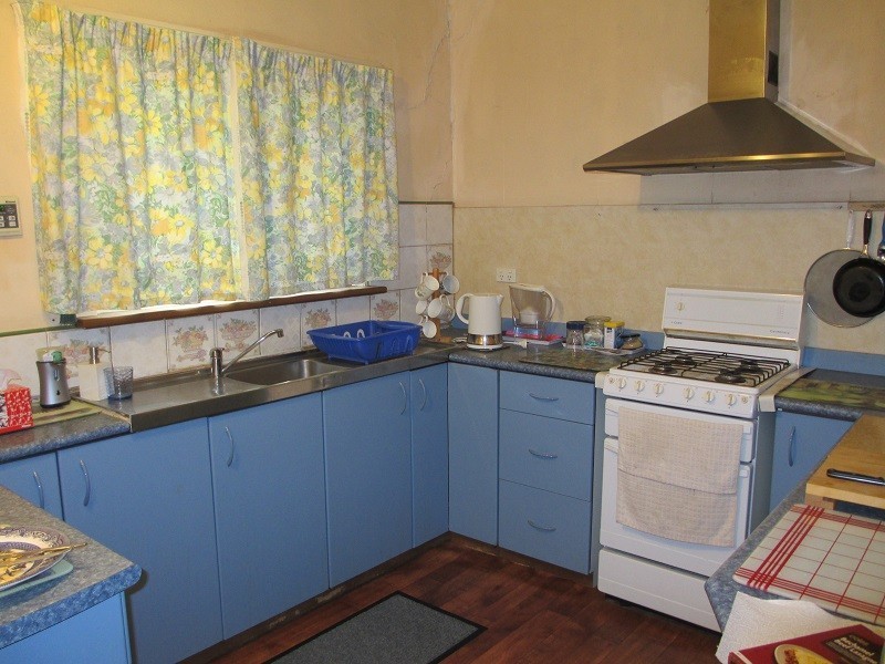2 Marloo Rd, Greenmount WA 6056