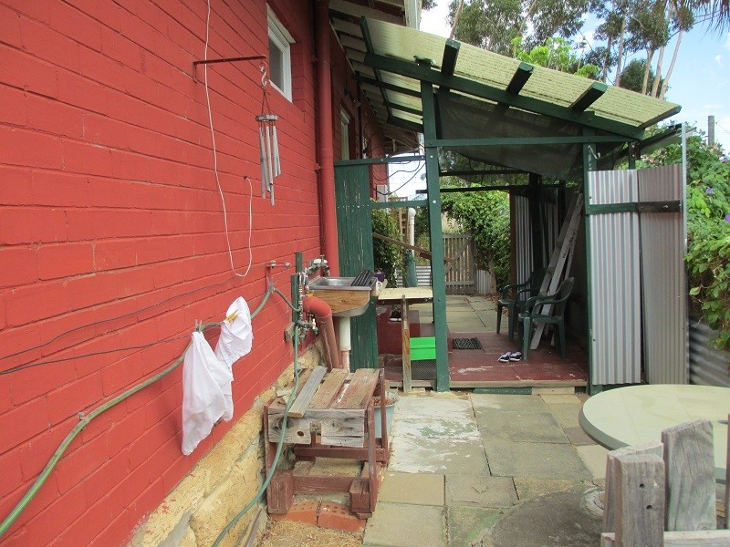 2 Marloo Rd, Greenmount WA 6056