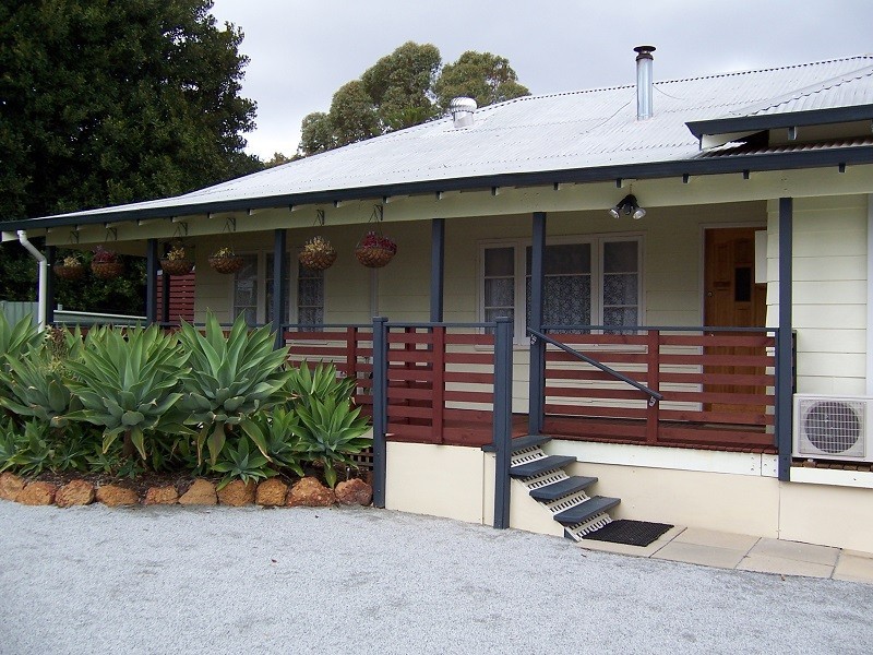 14 Berry Brow Road, Bakers Hill WA 6562