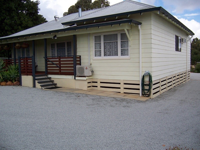 14 Berry Brow Road, Bakers Hill WA 6562