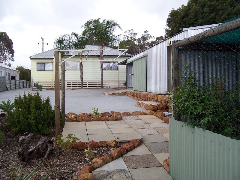 14 Berry Brow Road, Bakers Hill WA 6562