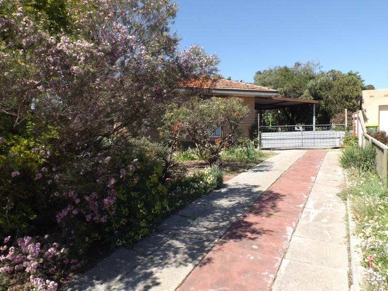 26 Gladstone Ave, Swan View WA 6056