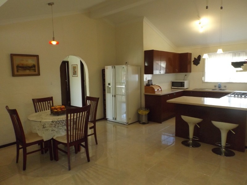 5 Markham Way, Swan View WA 6056