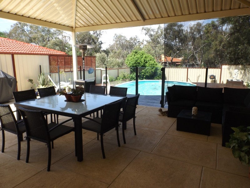 5 Markham Way, Swan View WA 6056