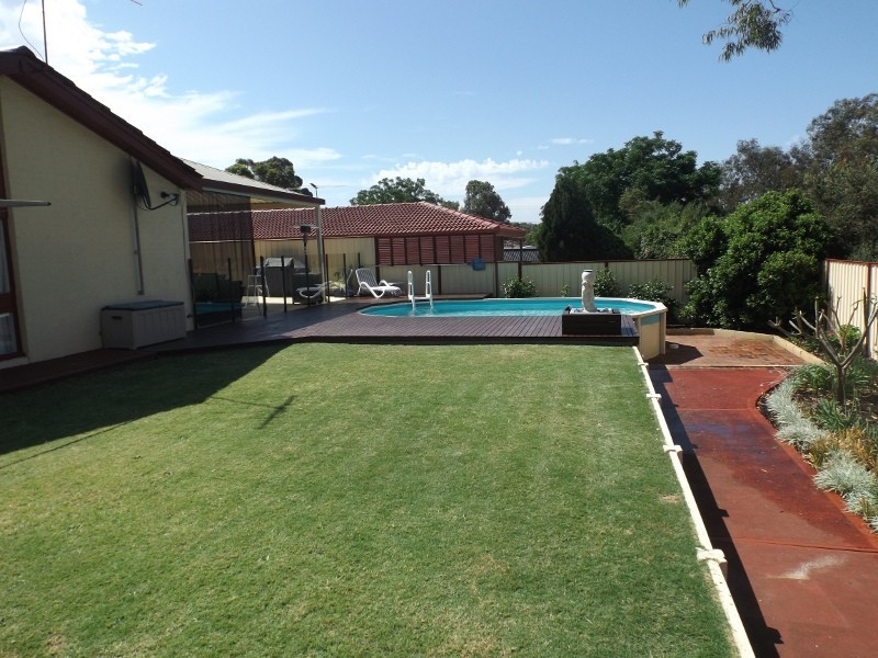 5 Markham Way, Swan View WA 6056