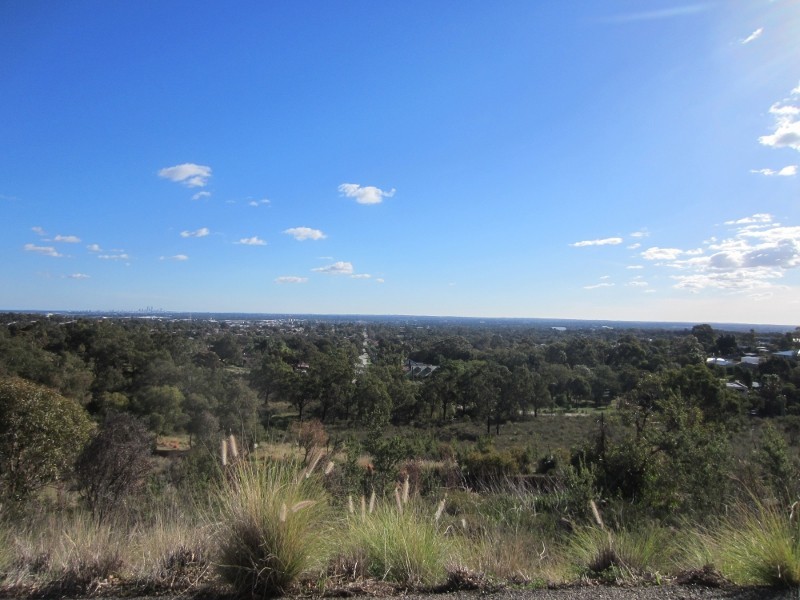 2 Malone Rd, Swan View WA 6056