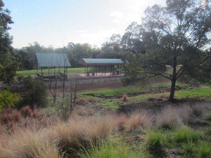 2 Malone Rd, Swan View WA 6056